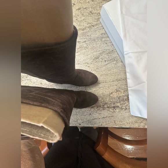 Veronica Beard PRISTINE Glendale suede clog boot Sz 7 espresso color gold rivets - Picture 16 of 16